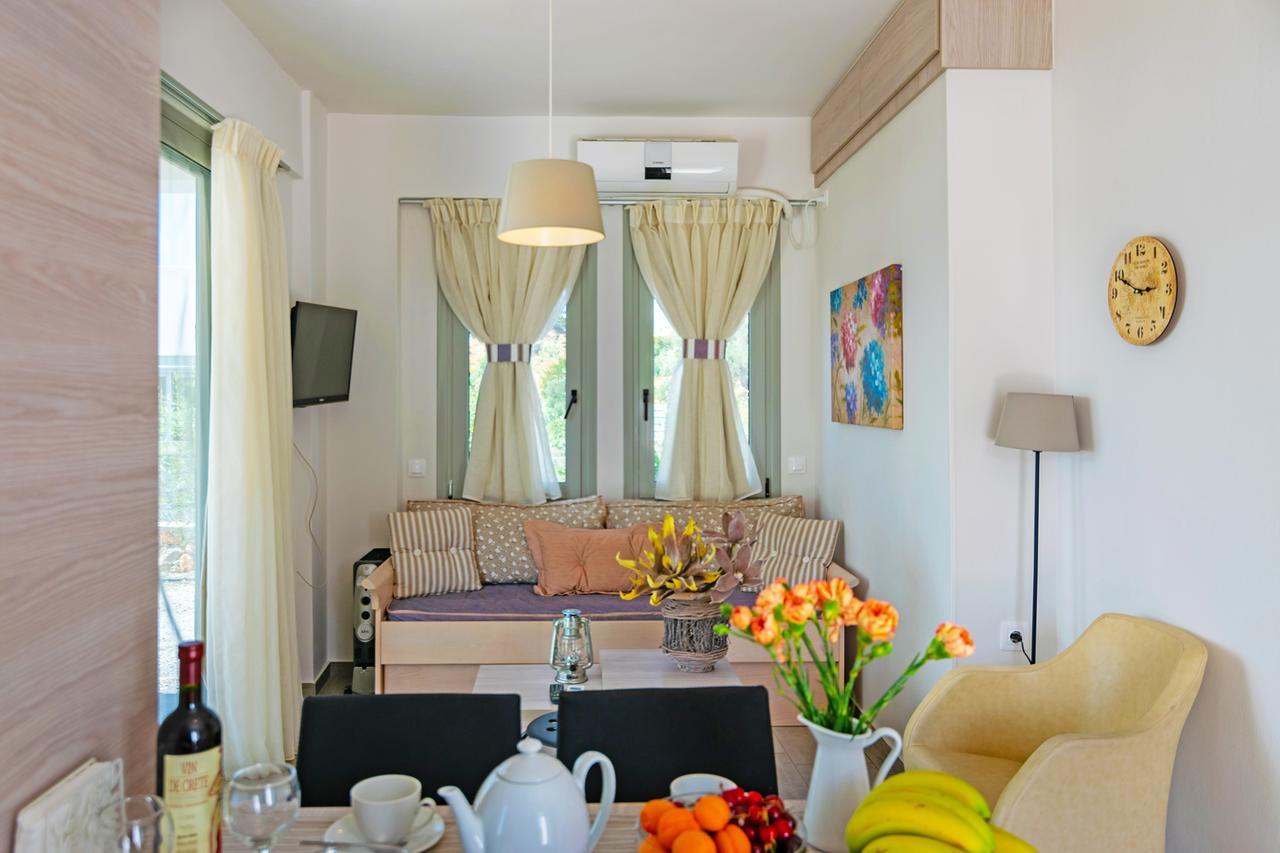 Evgoro Luxury Suites Agia Galini  Exterior photo